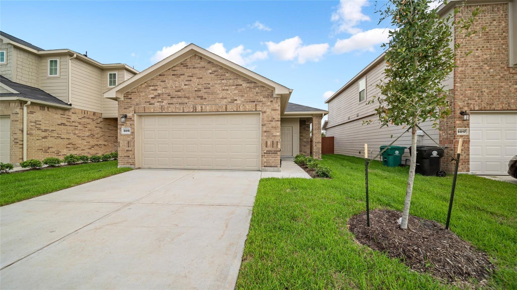 Photo of 13313 Bald Eagle Way, Houston, TX 77048 (MLS # 53710385)