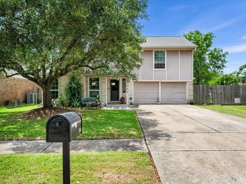 Homes For Sale - 205 Oak Harbor Dr Dr<br/> Houston, TX 77062