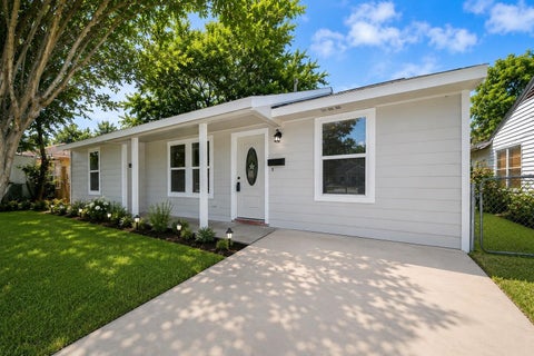 Photo of 4914 Angleton Street, Houston, TX 77033 (MLS # 49044264)