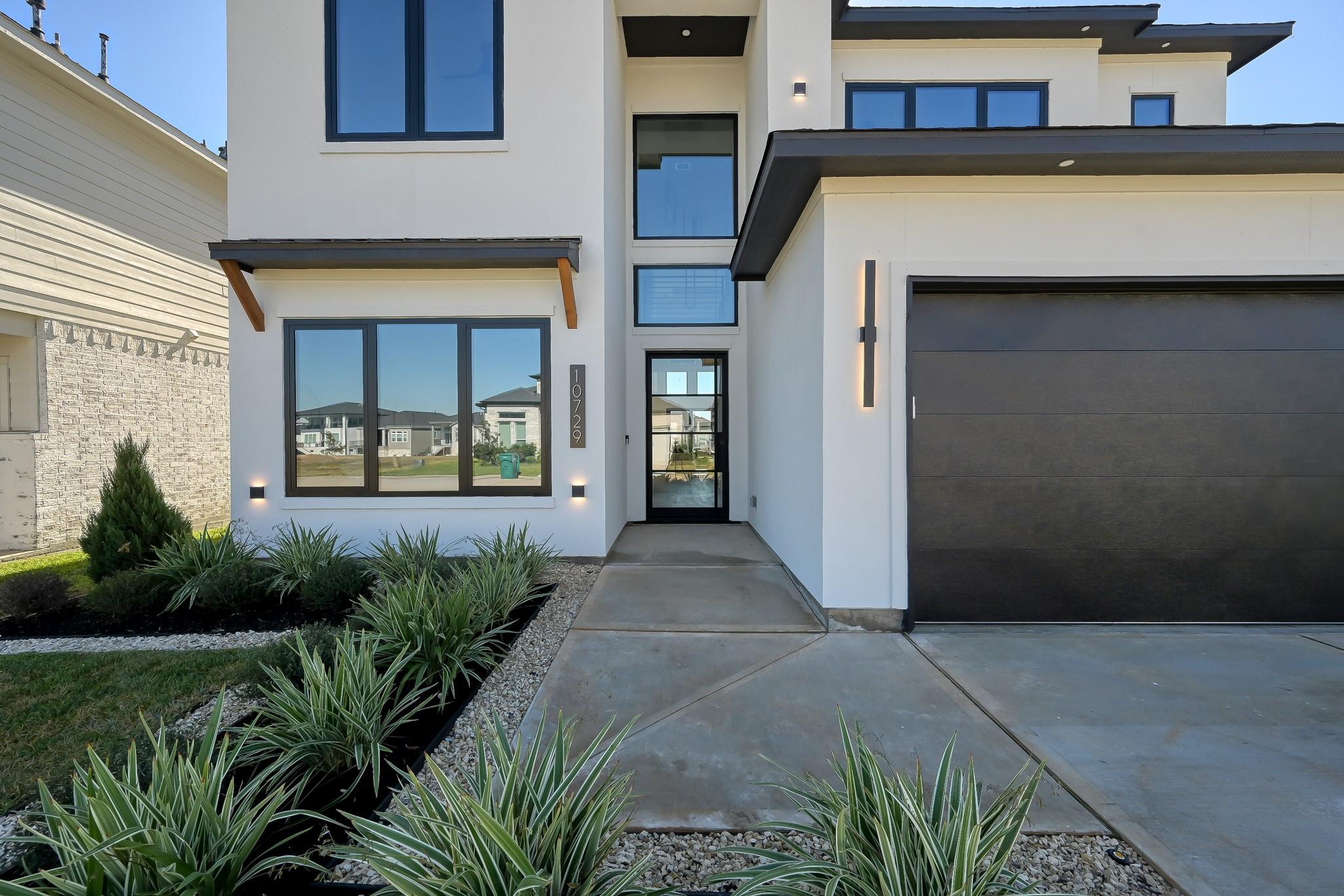 10729 S Lake Mist Lane