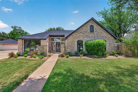 Photo of 15103 Plaza Libre Drive, Houston, TX 77083 (MLS # 64761456)