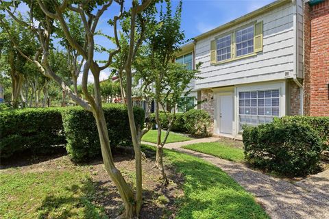 Photo of 8321 Nairn Street, Houston, TX 77074 (MLS # 28708611)