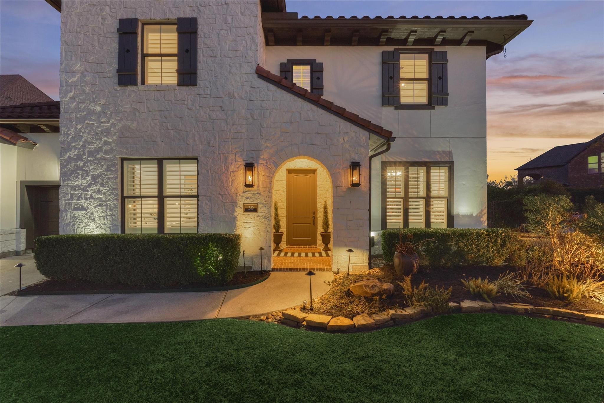 39 Beacons Light Place