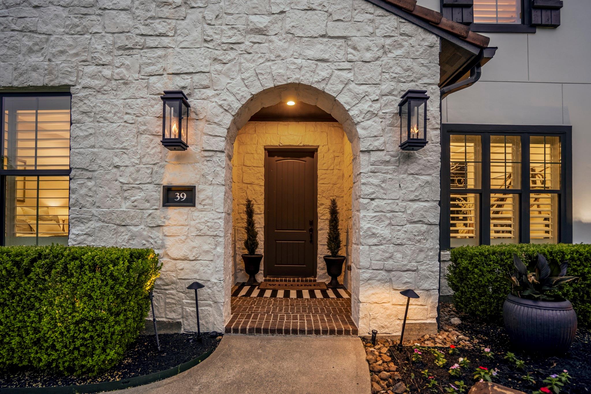 39 Beacons Light Place