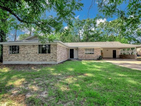 Photo of 218 Wortham Drive, Nacogdoches, TX 75965 (MLS # 62375059)