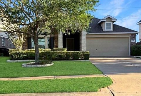 Photo of 341 Lake Line Drive, Alvin, TX 77511 (MLS # 71986026)