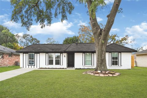 1722 Hidden Valley Houston TX 77088