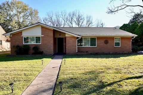 Photo of 5715 Portal Drive, Houston, TX 77096 (MLS # 22401908)