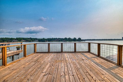 1224 Lake View Montgomery TX 77356