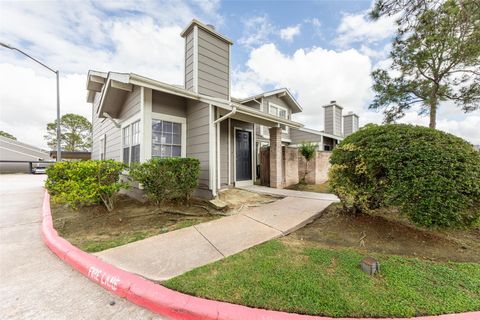 Photo of 12241 Coppertree Lane, Houston, TX 77035 (MLS # 37359809)
