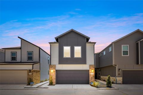 Photo of 10015 Rustic Charm Street, Houston, TX 77080 (MLS # 30639460)