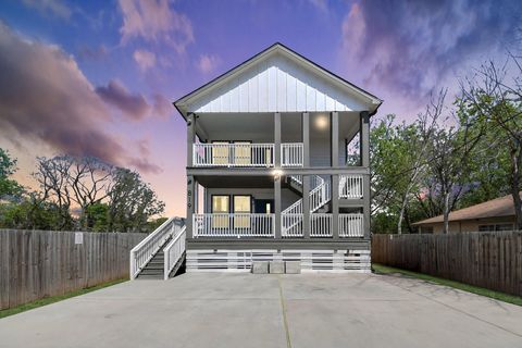 Photo of 819 E 40th Street, Houston, TX 77022 (MLS # 38550429)