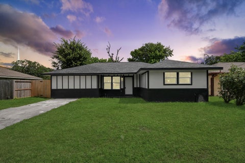 Photo of 213 W 8th Street, Deer Park, TX 77536 (MLS # 71887242)