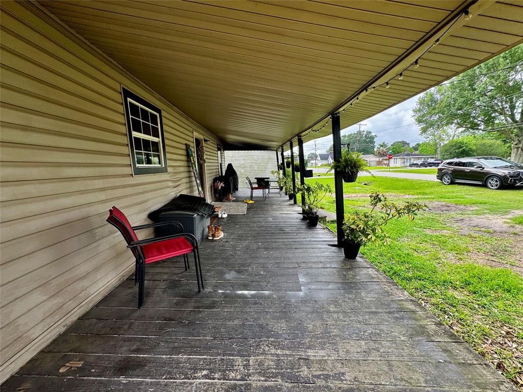 Photo of 1219 S 13th Street, Nederland, TX 77627 (MLS # 96928902)