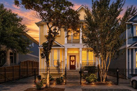 Photo of 1549 Alexander Street, Houston, TX 77008 (MLS # 81515728)