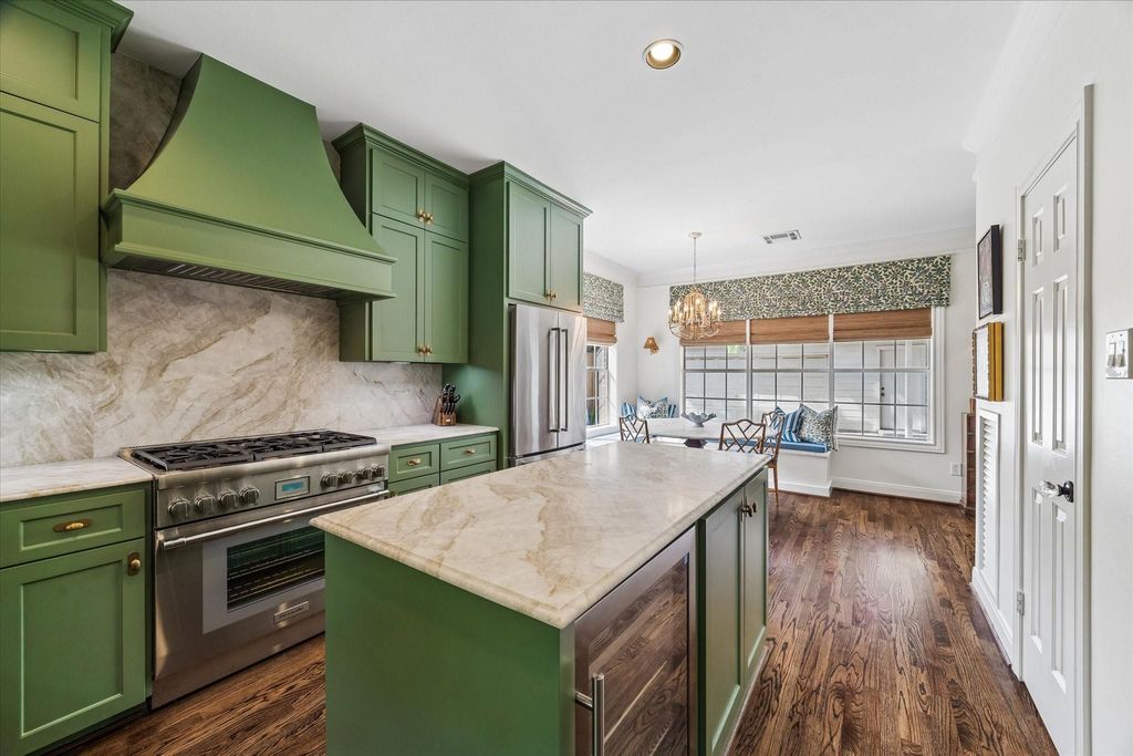 Photo of 4610 Ingersoll Street, Houston, TX 77027 (MLS # 31723817)