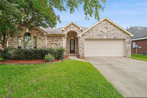 Homes For Sale - 2310 Shadow Canyon Court<br/> Brazoria County, Pearland, TX 77584