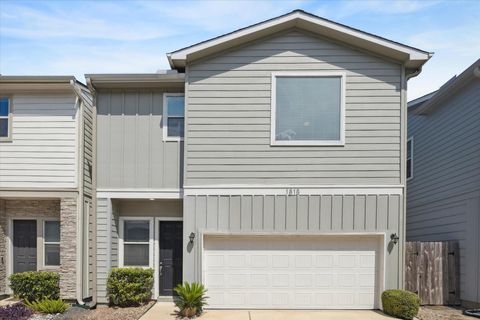 Photo of 1815 Crestdale Drive, Houston, TX 77080 (MLS # 52943903)