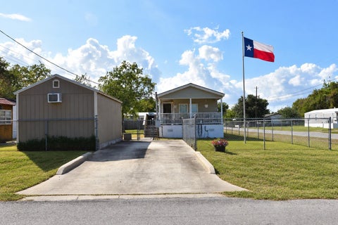 Photo of 618 Golden Bend Drive, Highlands, TX 77562 (MLS # 8032605)