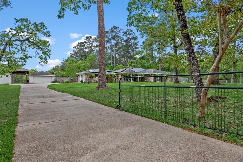 Photo of 16701 Surrey Lane, Stagecoach, TX 77355 (MLS # 85764527)