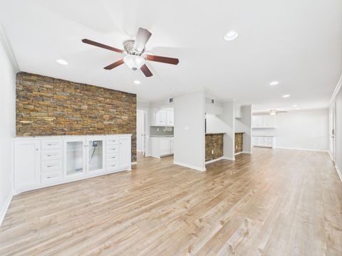 Photo of 5333 Richmond Avenue #11, Houston, TX 77056 (MLS # 72026336)