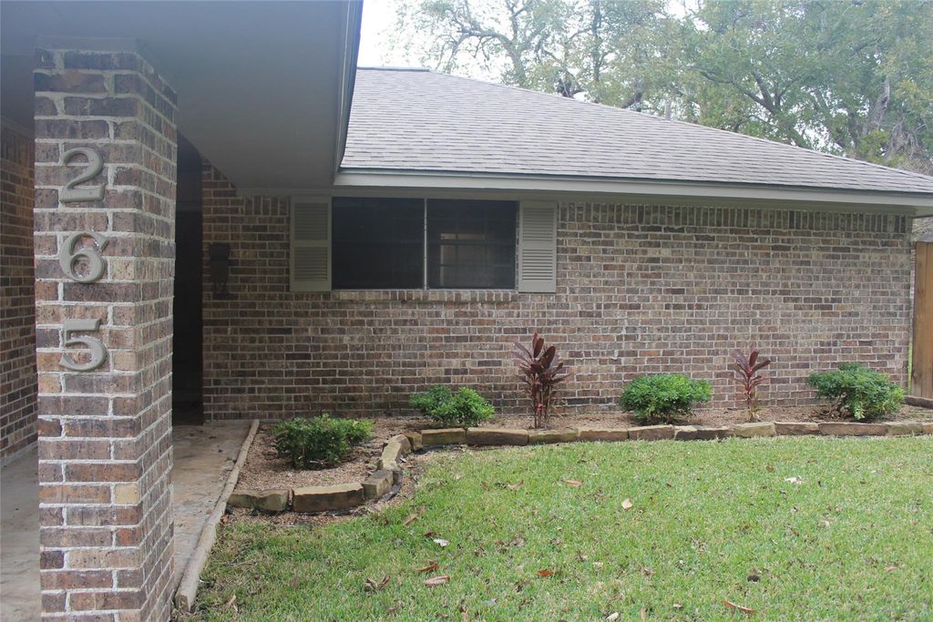 Photo of 265 Wayne Drive, Clute, TX 77531 (MLS # 21113492)