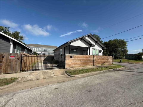 Photo of 2400 Burkett Street, Houston, TX 77004 (MLS # 56162539)