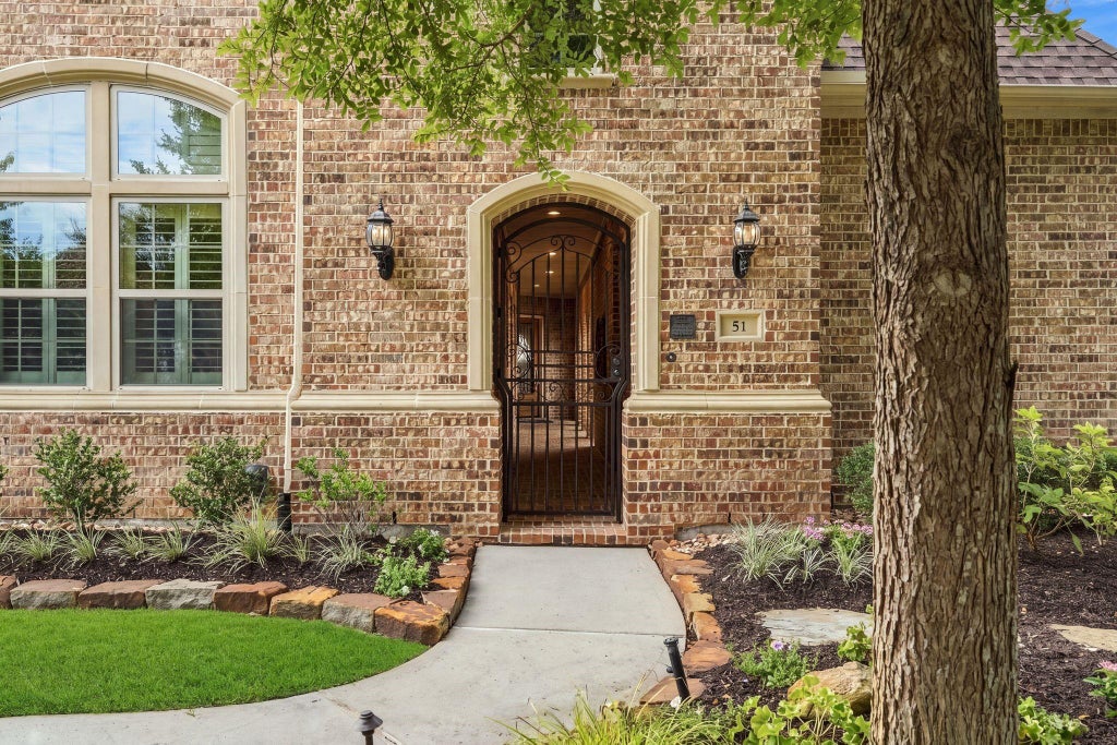 Photo of 51 Woodglade Way, The Woodlands, TX 77375 (MLS # 5106703)