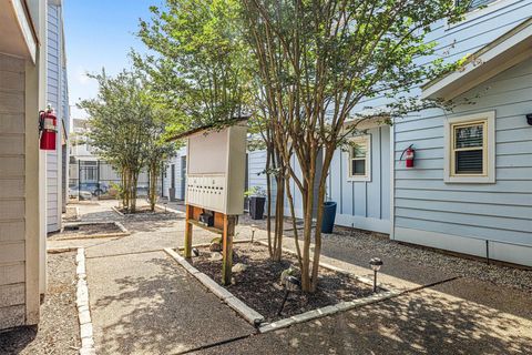 Photo of 525 11th Street #6, Galveston, TX 77550 (MLS # 18571126)