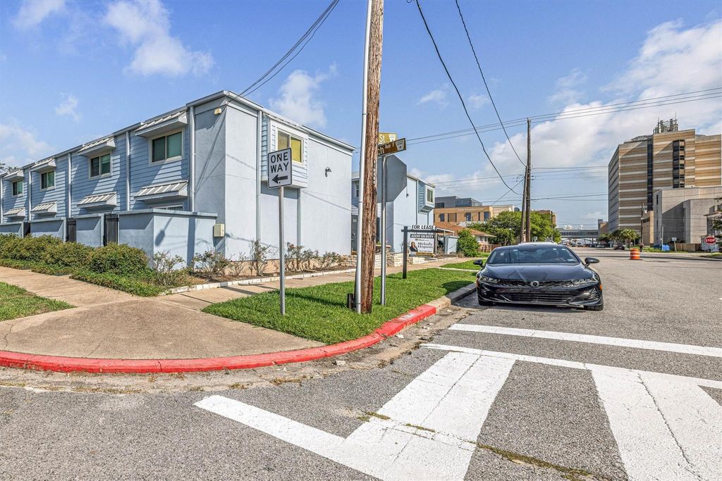 Photo of 525 11th Street #6, Galveston, TX 77550 (MLS # 18571126)