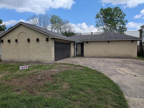Photo of 16723 Lone Quail Court, Houston, TX 77489 (MLS # 10357985)