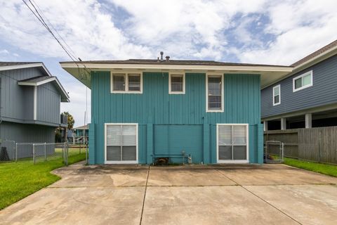 Photo of 34 Dolphin Street, Hitchcock, TX 77563 (MLS # 13869840)
