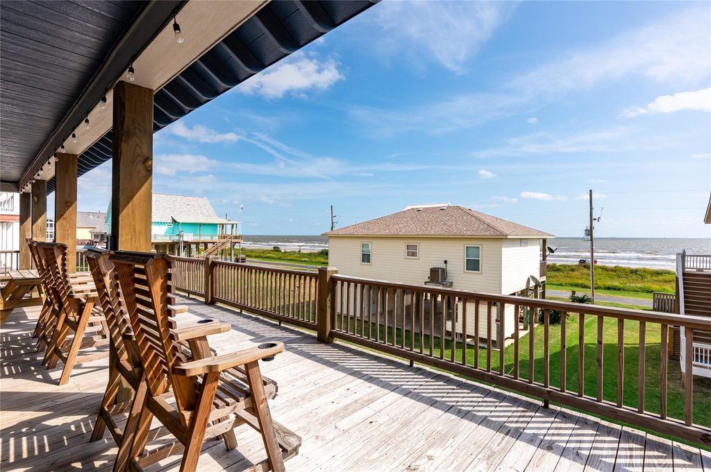 Photo of 2576 Whitecap, Crystal Beach, TX 77650 (MLS # 23345453)