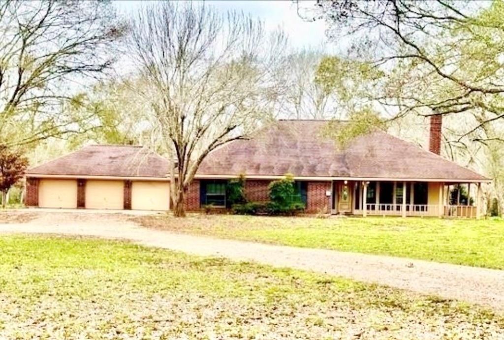 Photo of 327 County Road 735, Angleton, TX 77515 (MLS # 90125390)