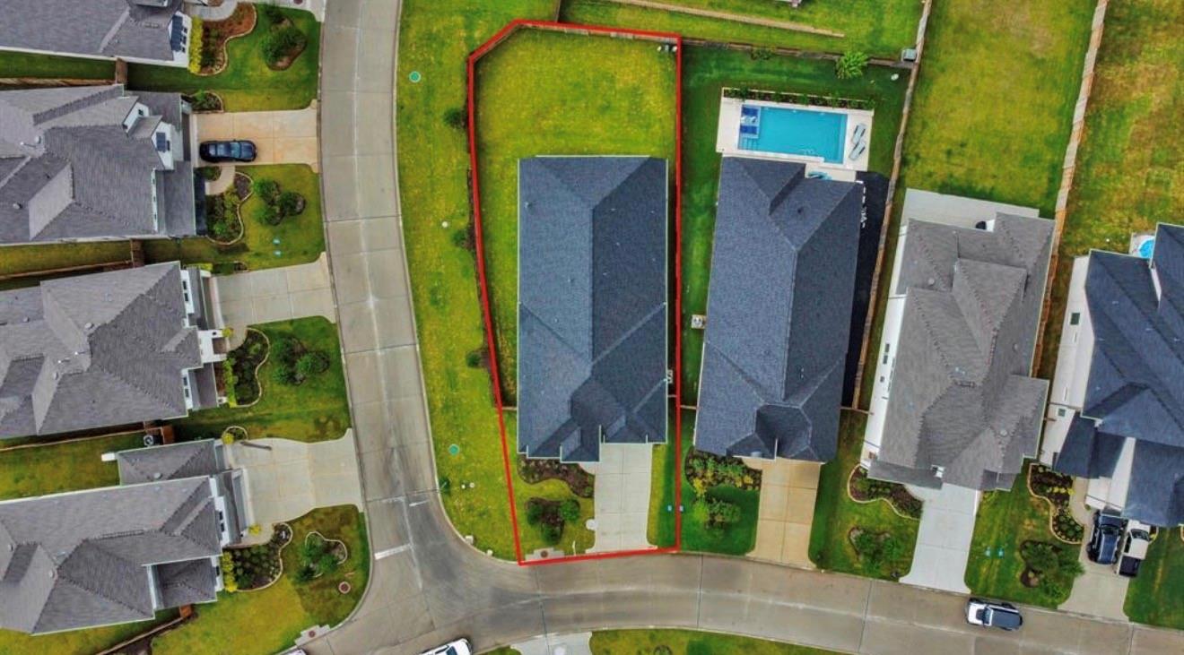 210 West Netleaf Court