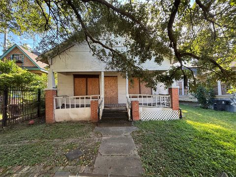 Photo of 1918 Everett Street, Houston, TX 77009 (MLS # 46390371)