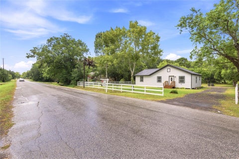 Tiny photo for 8414 Schiro Road, Hitchcock, TX 77563 (MLS # 29583243)