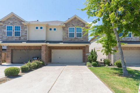 Photo of 507 N 1st Street, La Porte, TX 77571 (MLS # 69540007) Photo of 507 N 1st Street, La Porte, TX 77571 (MLS # 69540007)