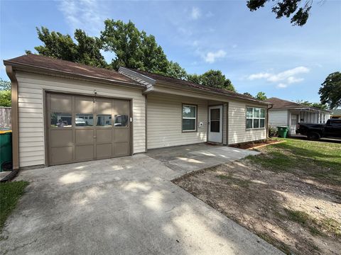 Photo of 1807 Firwood Drive, Pasadena, TX 77502 (MLS # 64844295)