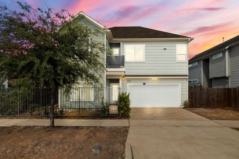 Photo of 2302 Wipprecht Street, Houston, TX 77020 (MLS # 25834705)