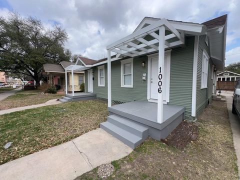 Photo of 1006 Studewood Street, Houston, TX 77008 (MLS # 26156908)