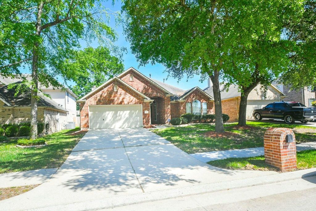 Photo of 5823 Knollwood Trail, Spring, TX 77373 (MLS # 36082072)