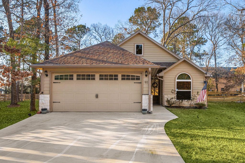 Photo of 91 Hillsborough Drive, Huntsville, TX 77340 (MLS # 25752014)