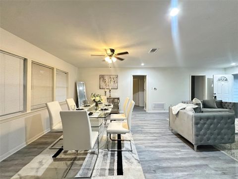 Tiny photo for 5346 Windswept Lane, Houston, TX 77056 (MLS # 42854478)