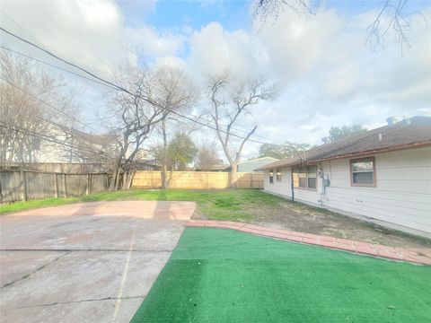 Tiny photo for 5346 Windswept Lane, Houston, TX 77056 (MLS # 42854478)