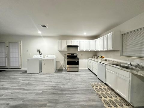 Tiny photo for 5346 Windswept Lane, Houston, TX 77056 (MLS # 42854478)