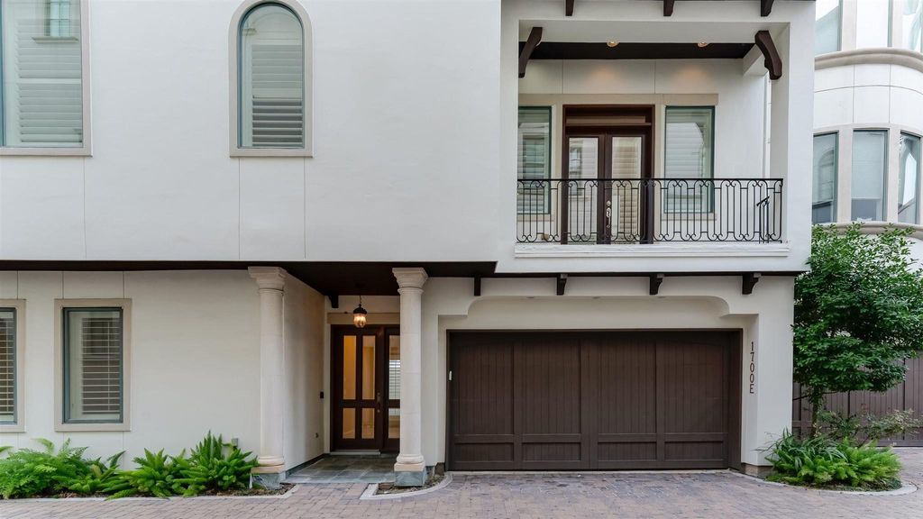 Photo of 1700 Sunset Boulevard #E, Houston, TX 77005 (MLS # 10392861)