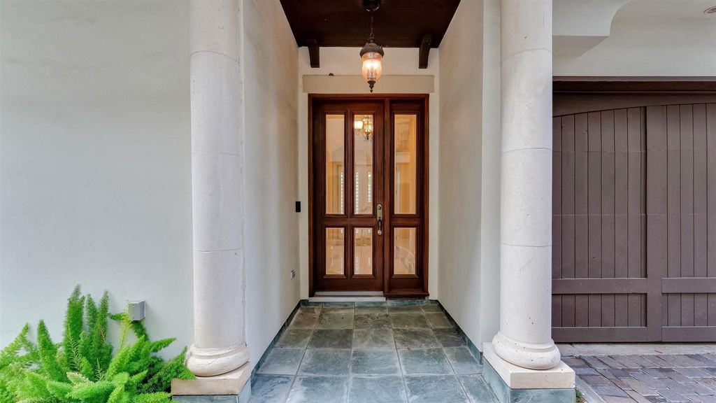 Photo of 1700 Sunset Boulevard #E, Houston, TX 77005 (MLS # 10392861)