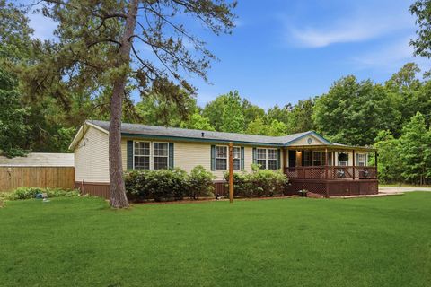 Photo of 905 County Road 308, Cleveland, TX 77327 (MLS # 36313609)