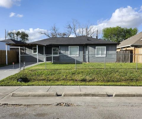 Photo of 3621 Dawson Lane, Houston, TX 77051 (MLS # 67069055)